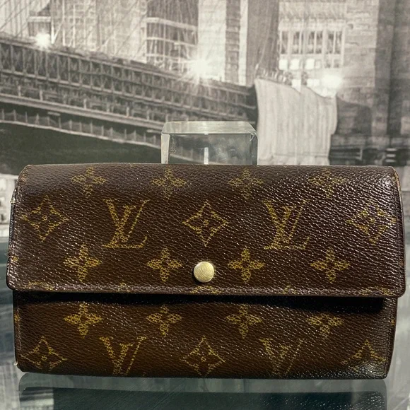 Authentic Louis Vuitton Monogram Sarah Wallet - Picture 5 of 13